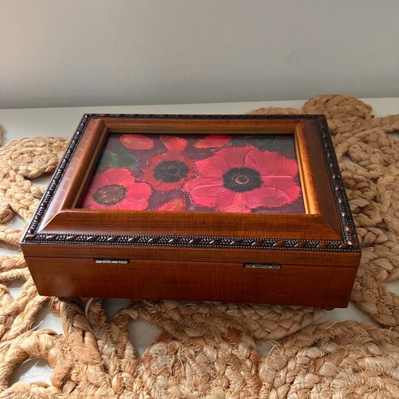 Vintage Wooden Music Box with Original Decoupage Art Insert, Photo Frame Box - Picture 10 of 10